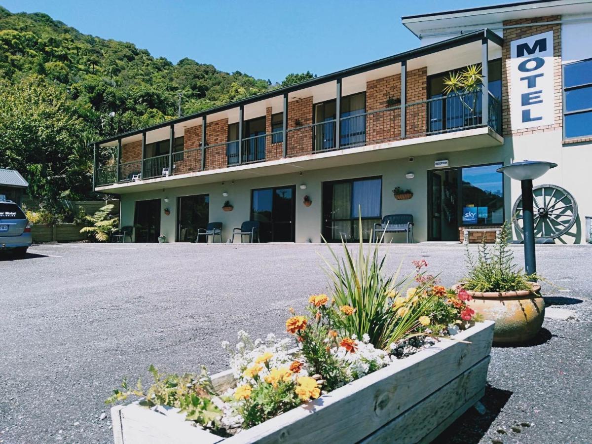 Sundowner Motel Греймут Екстериор снимка