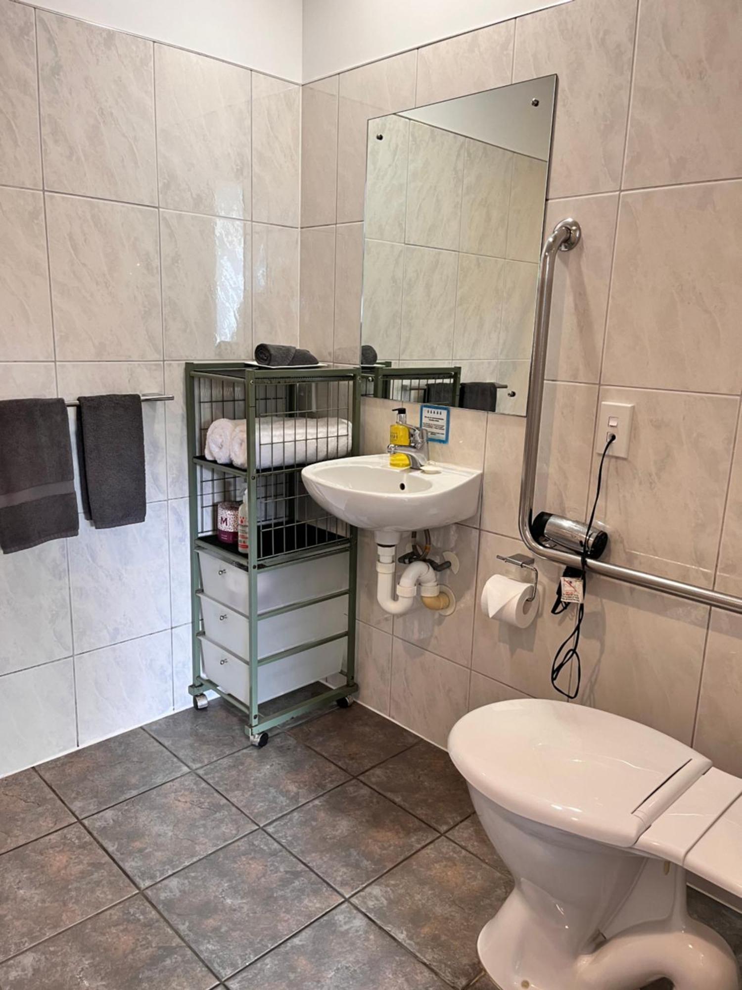 Sundowner Motel Греймут Екстериор снимка