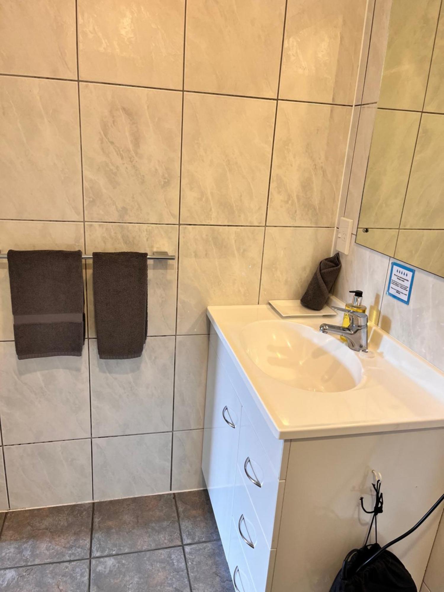 Sundowner Motel Греймут Екстериор снимка