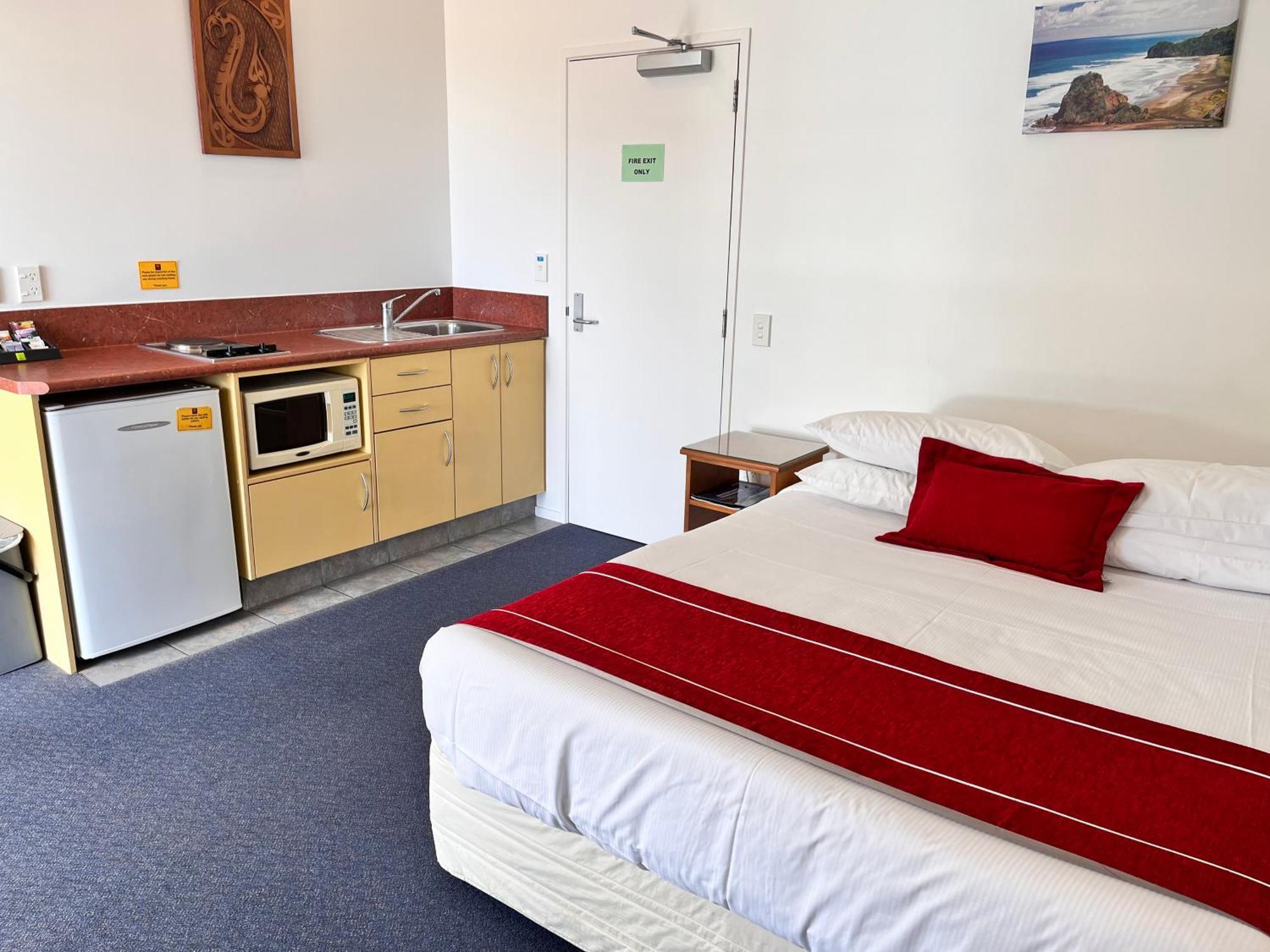 Sundowner Motel Греймут Екстериор снимка