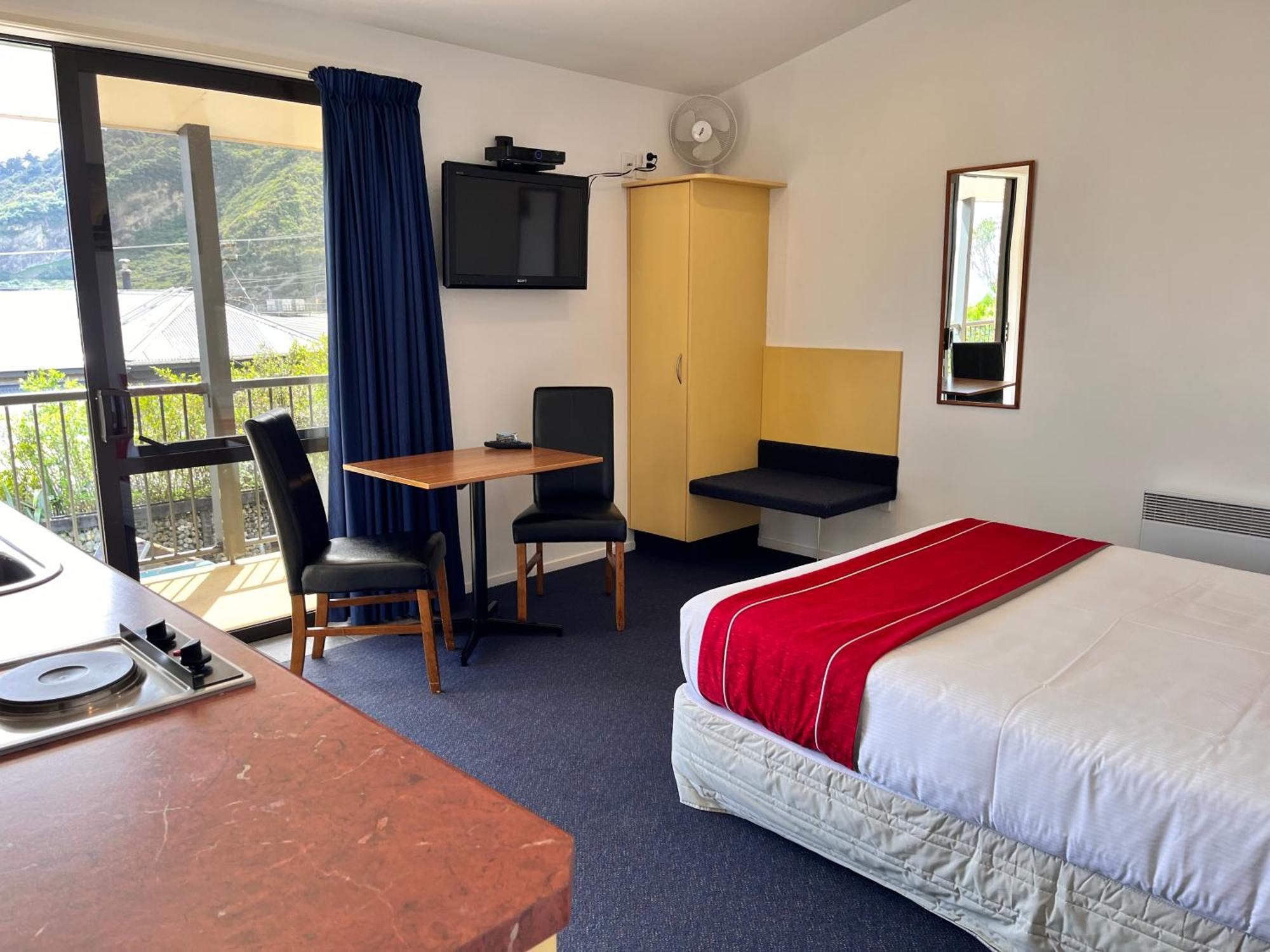 Sundowner Motel Греймут Екстериор снимка