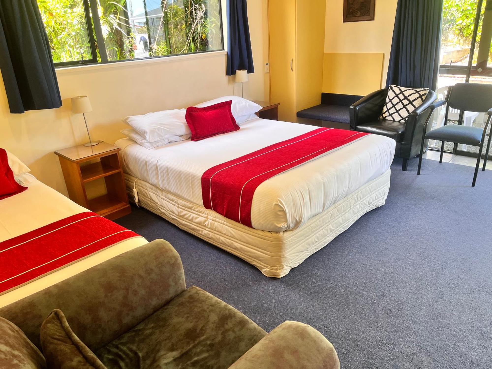 Sundowner Motel Греймут Екстериор снимка
