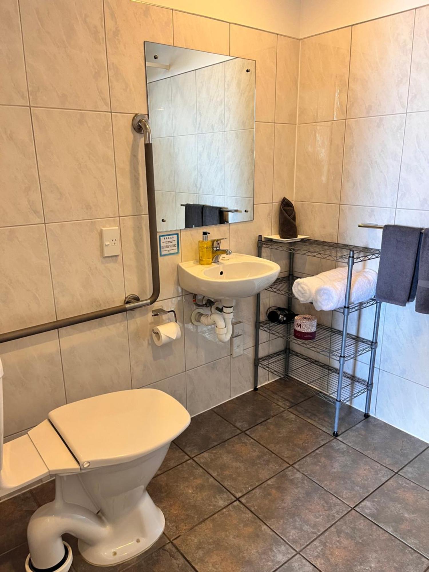 Sundowner Motel Греймут Екстериор снимка